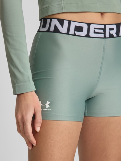 Under Armour Super Skinny Fit Shorts mit Label-Bund Schilf 3