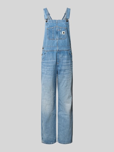 Produktfoto, lichtblauwe rechte 'Latzhose mit Brusttasche und Label-Patch' van Carhartt Work In Progress, katoen, meerdere zakken, duidelijke stiksels, zichtbare textuur, context: verstelbare schouderbanden met haaksluiting, borstzak met label-patch, zijzakken, achterzakken, maat S: ruglengte 32 cm, borstwijdte 40 cm, totale lengte 133 cm, binnenbeenlengte 78 cm.