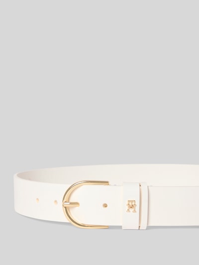 Produktfoto, Gürtel aus echtem Rindsleder Modell 'EFFORTLESS 3.0' von Tommy Hilfiger in Weiß, Glattleder mit goldener Dornschließe und Logo-Applikation.