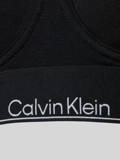 Produktfoto, Balconette BH mit Logo-Stitching von Calvin Klein Underwear in Schwarz, Baumwoll-Mix, sichtbares weißes Markenlogo, Detailaufnahme