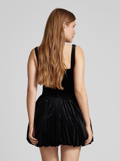 Forever New Cocktailkleid aus Samt mit Karree-Ausschnitt Black 5