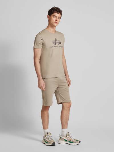 Alpha Industries Regular fit sweatshorts met labelprint Beige - 1