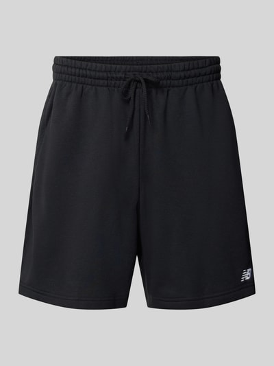 Produktfoto, schwarze Sweatshorts aus Baumwoll-Mix Modell 'FRENCH' von New Balance, elastischer Bund, Gesäßtasche, Logo-Prägung.