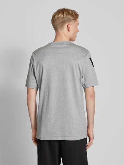 ADIDAS SPORTSWEAR T-Shirt mit Label-Print Hellgrau 5