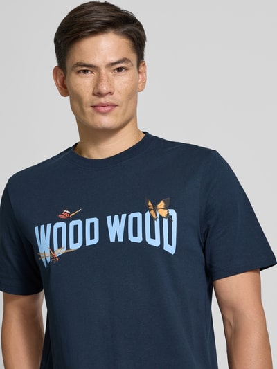 Wood Wood T-Shirt mit Label- und Motiv-Print Modell 'Bobby' Dunkelblau 3