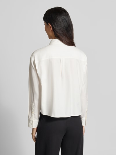 Vrouwenmodel draagt loose fit blouse met lange mouwen van katoen model 'NUORO' van Weekend Max Mara, wit en zwart, Dames, achteraanzicht.