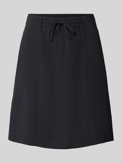 Produktfoto, schwarzer gerader Midi-Rock aus Modal-Mix Modell 'Rania city' von OPUS, glatte Oberfläche, dezente Nahtdetails, Damen Mini-Rock von OPUS
