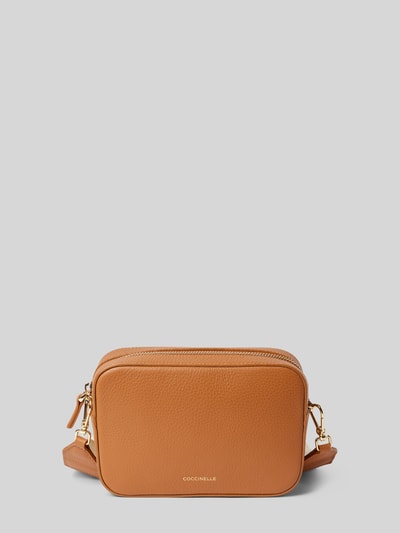 Coccinelle Crossbody Bag aus Leder mit Label-Print Cognac 2