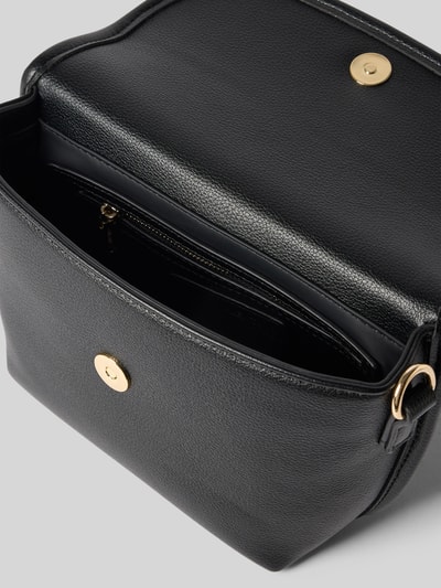 Produktfoto, schwarze Umhängetasche mit Label-Schriftzug Modell 'HAIL' von Valentino Bags, feine Lederstruktur, goldene Details