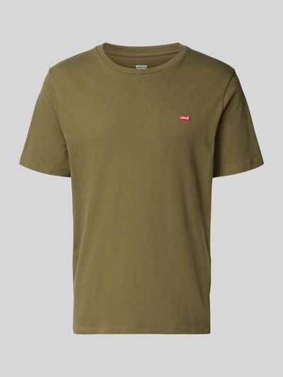 Produktfoto, T-Shirt mit Label-Stitching von Levi's®, Herren T-Shirt aus reiner Baumwolle, Regular-Fit, gerippter Rundhalsausschnitt, olive, glatte Textur, Rückenlänge bei Größe M 68 cm.