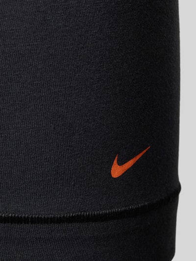 Produktfoto, Slim Fit Trunks mit Logo-Stitching Modell 'Essential' von Nike, czarny materiał bawełniany z elastycznym pasem, logo haftowane