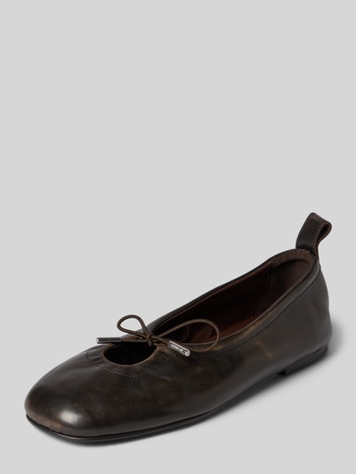 Produktfoto, Ballerinas aus Leder mit Schnürung Modell 'Rosalind' von ALOHAS, dunkler Braunton, Abgerundete-Spitze, Echtleder, Absatzhöhe: 1 cm, Schafthöhe: 7 cm, Schaftweite: 5 cm