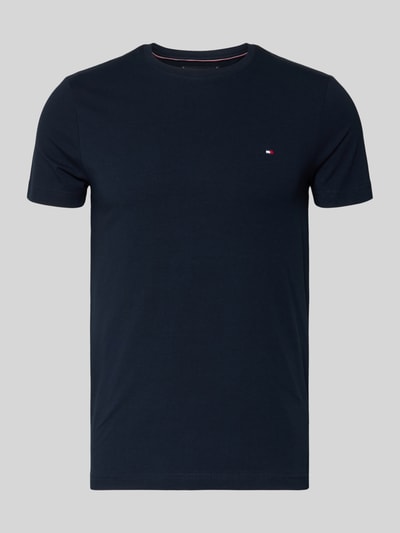 Produktfoto, Slim Fit T-Shirt mit Rundhalsausschnitt von Tommy Hilfiger aus dunkelblauem Baumwoll-Elasthan-Mix mit Logo-Stickerei, Herren T-Shirt