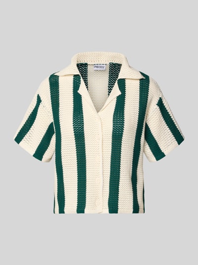 Produktfoto, Relaxed Fit Bluse aus reiner Baumwolle Modell 'KENZIE' von Pieces mit grün-beigen Streifen, Strickoptik, Resortkragen, kurzarm