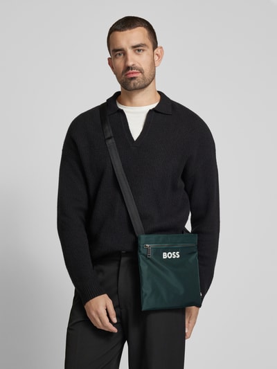 BOSS Umhängetasche mit Label-Print Modell 'Catch_3.0_Envelope' Gruen 1