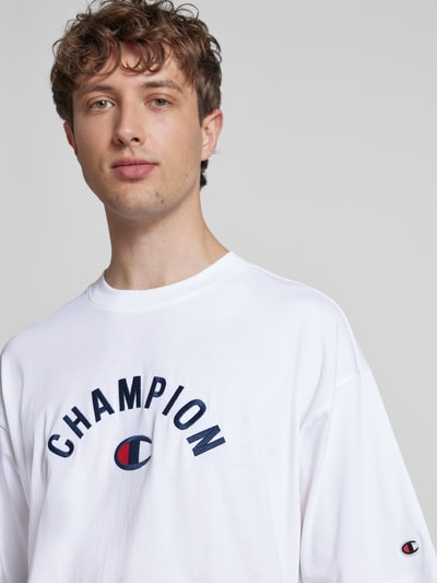 CHAMPION T-shirt o kroju relaxed fit z wyhaftowanym logo Biały 3