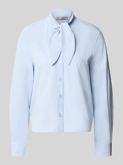 Produktfoto, Regular Fit Bluse aus Viskose-Mix mit Schluppe von Christian Berg Woman Selection, jasnoniebieski, gładka faktura, długie rękawy, guziki, kontekst: damska bluzka, krój regular fit, długość tyłu w rozmiarze 36: 54 cm, długość rękawa w rozmiarze 36: 61 cm