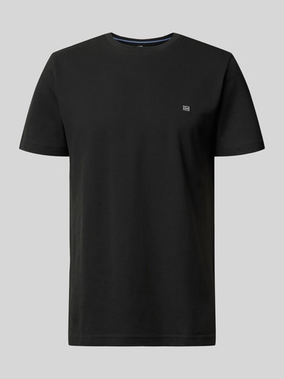 Produktfoto, schwarzes T-Shirt aus Baumwolle mit Rundhalsausschnitt von Christian Berg Men, Regular Fit, kleines Label-Detail vorn