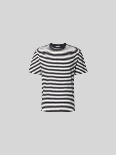 Produktfoto, T-Shirt mit Rundhalsausschnitt von Closed, Regular-Fit aus reiner Baumwolle, schwarz-weiß gestreift, kurzärmelig, Ripp-Optik am Ausschnitt, Rückenlänge 72 cm bei Größe M.