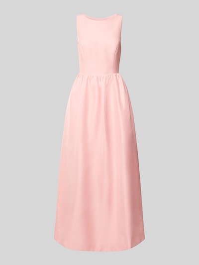 Frauenmodel trägt Cocktailkleid mit gekreuzten Trägern Modell 'Ottilie' von Forever New aus Viskose-Leinen-Mix in Rosa, A-Linie, Maxikleid, Rückenlänge bei Größe 36: 140 cm, Brustweite bei Größe 36: 34 cm, Ganzkörperansicht von vorne.