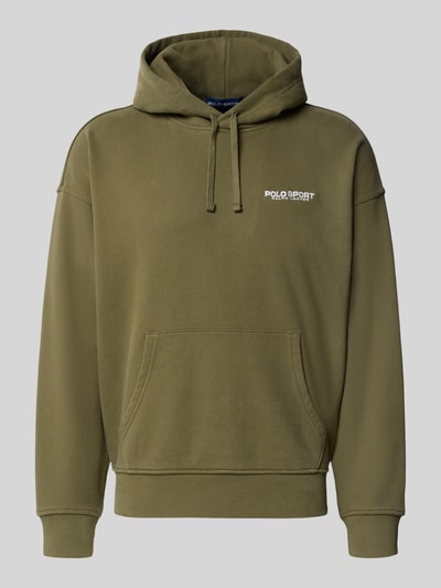 Produktfoto, olivgrüner Regular Fit Hoodie aus Baumwoll-Mix von Polo Ralph Lauren mit Kängurutasche und Logo-Print auf glatter Oberfläche.