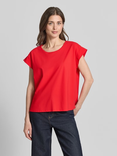 Frauenmodel trägt Damen T-Shirt mit Rundhalsausschnitt von Raffaello Rossi, leuchtend rot, Relaxed-Fit, Material-Mix mit Stretch-Anteil, Ganzkörperansicht von vorne. Rückenlänge bei Größe 36: 59 cm. Modell 'GRIT'.