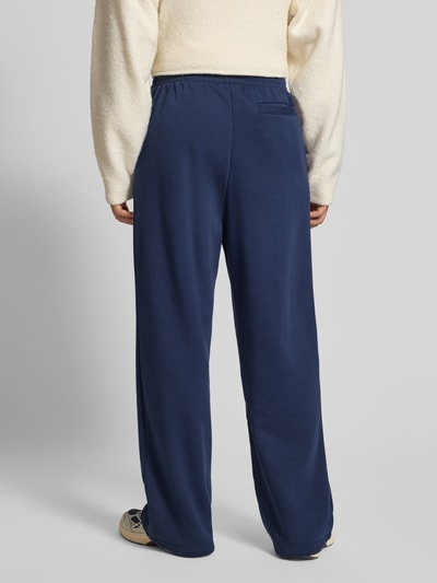 KARL KANI Sweatpants met lengtenaden en labelprint Donkerblauw - 5