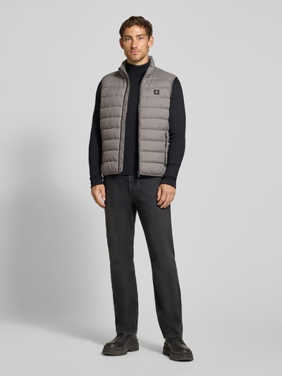 Marc O'Polo Regular Fit Weste mit Logo-Patch Hellgrau 1