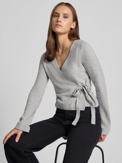 REVIEW Strick-Cardigan in Wickeloptik Hellgrau Melange 3