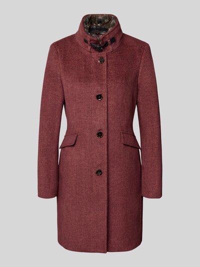 Produktfoto, Mantel mit Kunstfell und Pattentaschen von Christian Berg Woman Selection, mieszanka materiałów z dodatkiem wełny, krój slim fit, stójka, listwa guzikowa, kieszenie z patką, długość tyłu w rozmiarze 36: 90 cm, szerokość ramion w rozmiarze 36: 39 cm, szerokość w klatce piersiowej w rozmiarze 36: 55 cm, długość rękawów w rozmiarze 36: 63 cm, kolor bordowy, faktura lekko ziarnista, elementy ze sztucznego futra