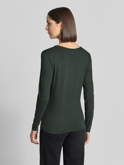 Kobiece model nosi bluzkę z długim rękawem z mieszanki wiskozy i elastanu Model 'Liana' od FREE/QUENT, zielony, krój slim fit, okrągły dekolt, długość tyłu w rozmiarze S: 59 cm, całkowity widok od tyłu.