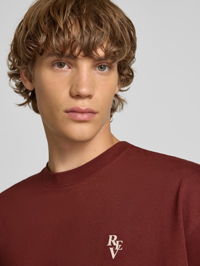 REVIEW T-shirt o kroju relaxed fit z okrągłym dekoltem Rdzawoczerwony 3