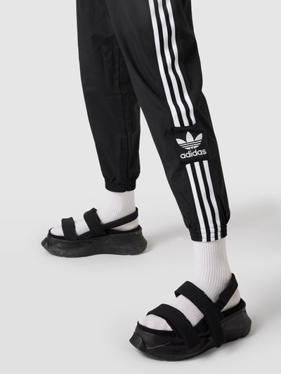 adidas Originals Spodnie treningowe z wyhaftowanym logo Czarny 3