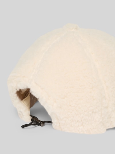 Loevenich Basecap aus Teddyfell Offwhite 3