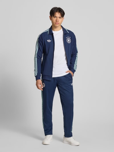 adidas Originals Regular Fit Sweatpants mit Vereins Logo Applikation Modell 'BLNACO' Marine 1