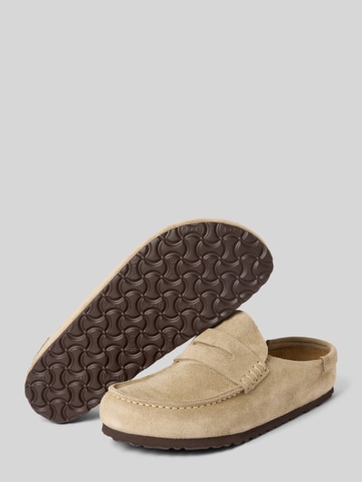 Produktfoto, Loafer aus echtem Leder Modell 'Naples' von Birkenstock, beige Farbe, abgerundete Form, strukturierte Sohle, Schaftbrücke, Absatzhöhe 3 cm bei Größe 40.