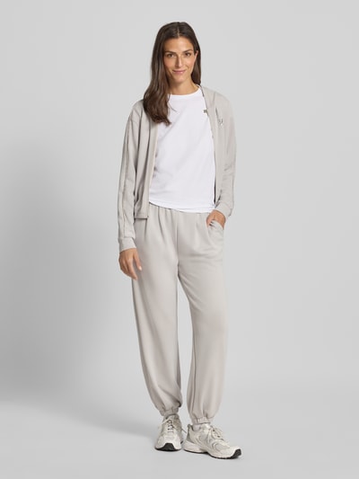 EA7 Emporio Armani Sweatjacke mit Label-Print und Reißverschluss Hellgrau 1