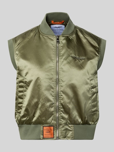 Produktfoto, glänzende olivgrüne Weste mit Reißverschluss und Label-Detail von Original Bombers, Stehkragen, Eingrifftaschen, Relaxed Fit