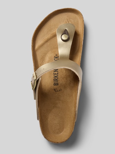 Produktfoto, gouden instapper in leerlook met afgeronde pasvorm, logodetail, hakhoogte maat 40: 3 cm, Model 'Gizeh' van Birkenstock
