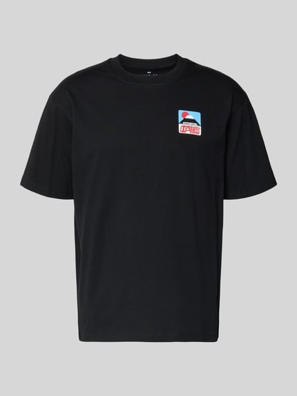 Produktfoto, schwarzes Herren T-Shirt aus Reine Baumwolle von Edwin, Relaxed-Fit, Label-Print vorne, Modell 'SUNSET ON FUJI SAN', Rundhalsausschnitt, Rückenlänge bei Größe M 69 cm.