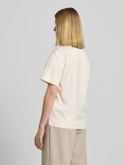 BOSS T-shirt o kroju regular fit z obszyciem kamieniami stras Złamany biały 5
