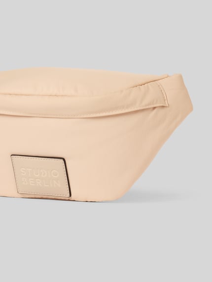 STUDIO BERLIN Bauchtasche mit Label-Badge Modell 'SPANDAU' Beige 3