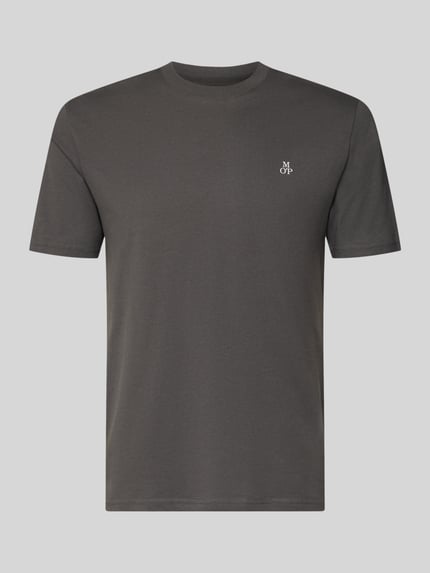 Produktfoto, T-Shirt mit Label-Print von MARC O'POLO, Unifarbenes-Design in Dunkelgrau, Reine Baumwolle, Gerader-Schnitt, gerippter Rundhalsausschnitt, Label-Detail