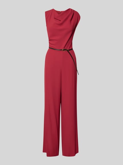 Produktfoto, Jumpsuit mit Wasserfall-Ausschnitt und Gürtel von Jake*s Collection in Rot, glatter Stoff, Regular Fit, Material-Mix mit Stretch-Anteil