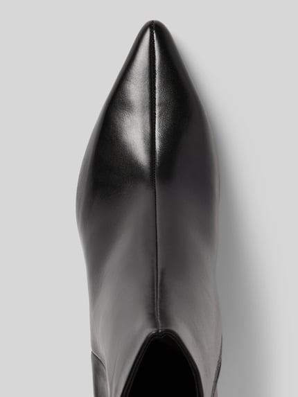 Produktfoto, Stiefeletten aus echtem Rindsleder von Tamaris in Schwarz mit glatter Oberfläche und spitz zulaufender Form, Damen Stiefeletten von Tamaris