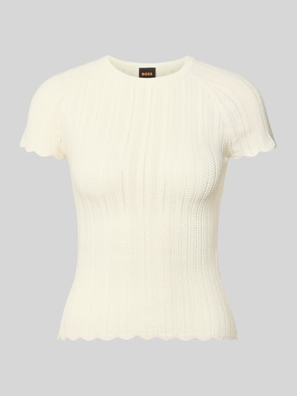 Produktfoto, Slim Fit Strickpullover aus Viskose-Mix Modell 'FICE' von BOSS Orange in Strickoptik, cremeweiß, strukturierte Oberfläche, Rundhals, Kurzarm.