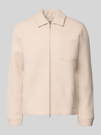 Produktfoto, Regular Fit Hemdjacke aus reiner Wolle Modell 'HANNES' von Samsøe Samsøe, kolor kremowy, kołnierzyk typu kent, zamek błyskawiczny, kieszeń na piersi, długość tyłu 68 cm dla rozmiaru M.