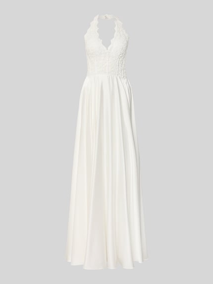 Produktfoto, Brautkleid mit floralem Stitching von Mascara in Weiß, taillierte Passform, V-Ausschnitt, Neckholder, glatte Textur