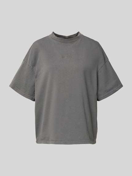 Produktfoto, Oversized T-Shirt mit Label-Stitching von Pegador aus reiner Baumwolle in Grau mit geripptem Rundhalsausschnitt, oversized