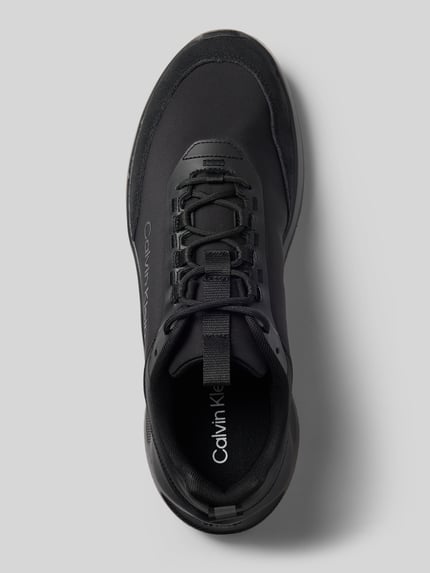 Produktfoto, schwarzer Herren Sneaker mit Leder-Besatz Modell 'LIGHT EVA' von CK Calvin Klein, matte und glatte Texturen, Draufsicht